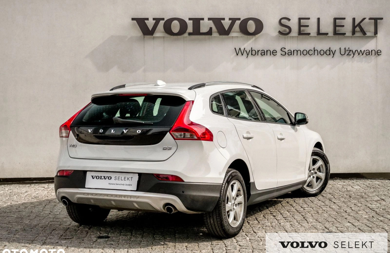 Volvo V40 cena 87900 przebieg: 92080, rok produkcji 2019 z Serock małe 562